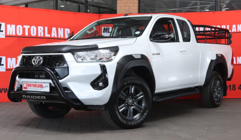 2025 Toyota Hilux 2.4 GD-6 RB Raider E/Cab (M) full