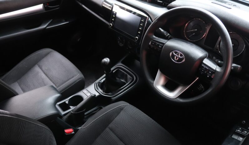 2025 Toyota Hilux 2.4 GD-6 RB Raider E/Cab (M) full