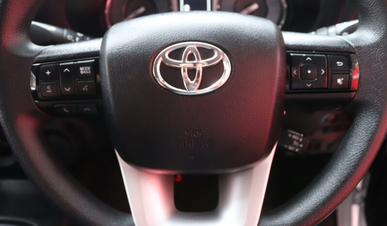 2025 Toyota Hilux 2.4 GD-6 RB Raider E/Cab (M) full