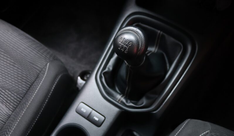 2025 Toyota Hilux 2.4 GD-6 RB Raider E/Cab (M) full