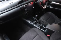 2025 Toyota Hilux 2.4 GD-6 RB Raider E/Cab (M) full