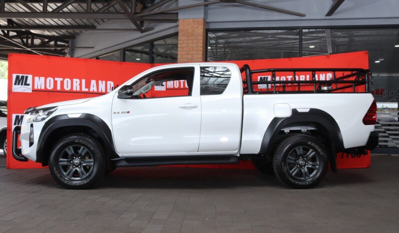 2025 Toyota Hilux 2.4 GD-6 RB Raider E/Cab (M) full