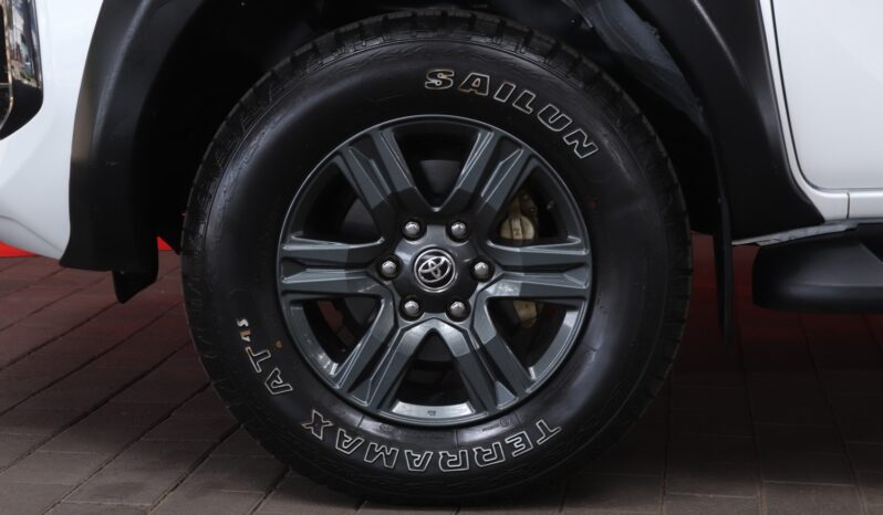 2025 Toyota Hilux 2.4 GD-6 RB Raider E/Cab (M) full