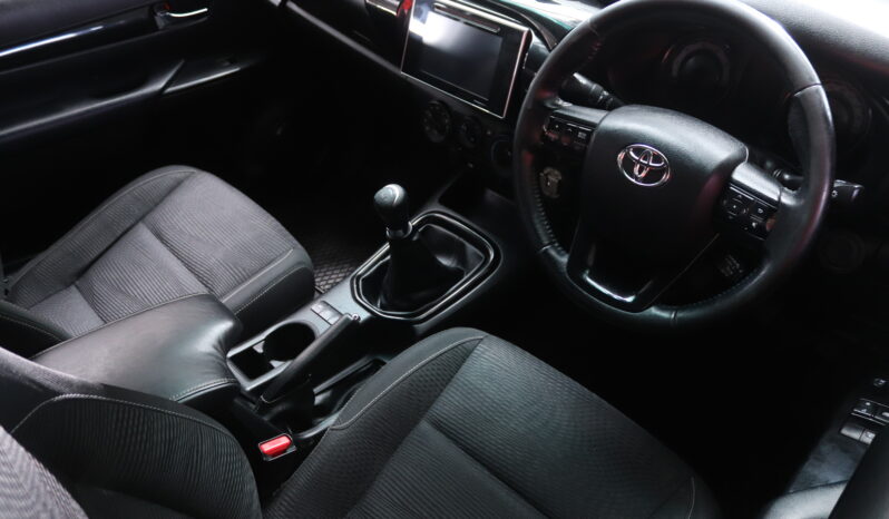 2019 Toyota Hilux 2.8 GD-6 RB Raider P/U E/Cab (M) full