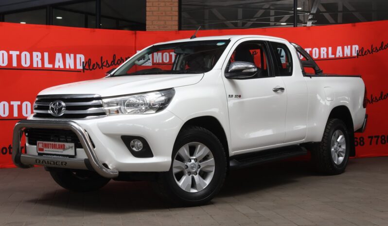 2016 Toyota Hilux 2.8 GD-6 RB Raider P/U E/Cab (M) full