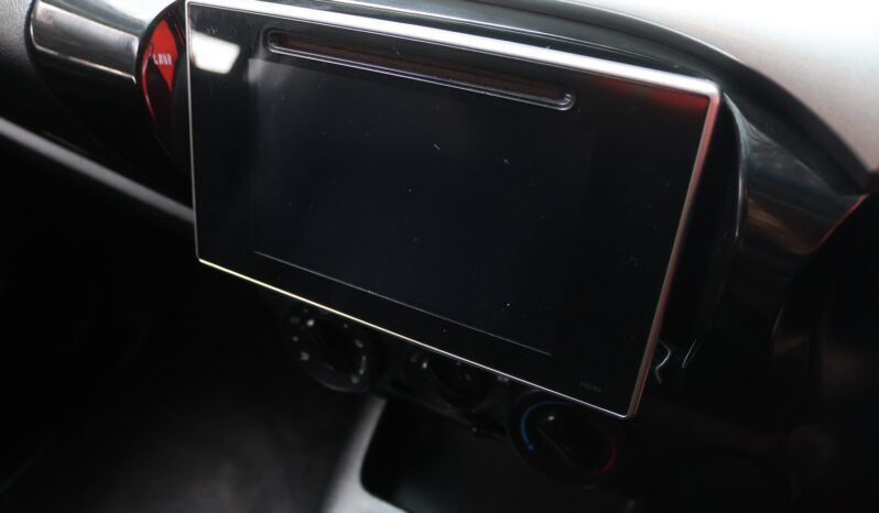 2016 Toyota Hilux 2.8 GD-6 RB Raider P/U E/Cab (M) full