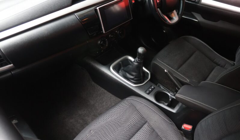 2016 Toyota Hilux 2.8 GD-6 RB Raider P/U E/Cab (M) full