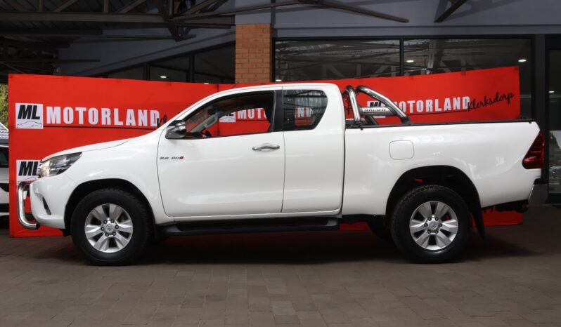 2016 Toyota Hilux 2.8 GD-6 RB Raider P/U E/Cab (M) full