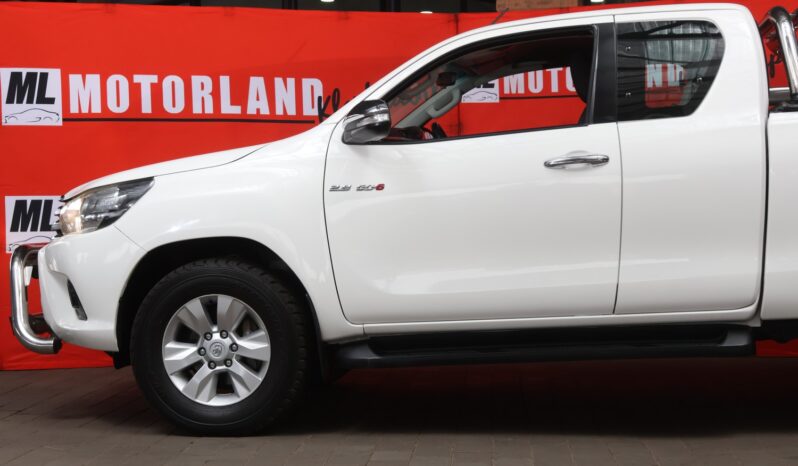 2016 Toyota Hilux 2.8 GD-6 RB Raider P/U E/Cab (M) full