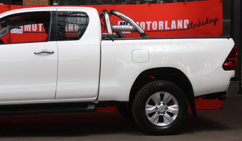 2016 Toyota Hilux 2.8 GD-6 RB Raider P/U E/Cab (M) full