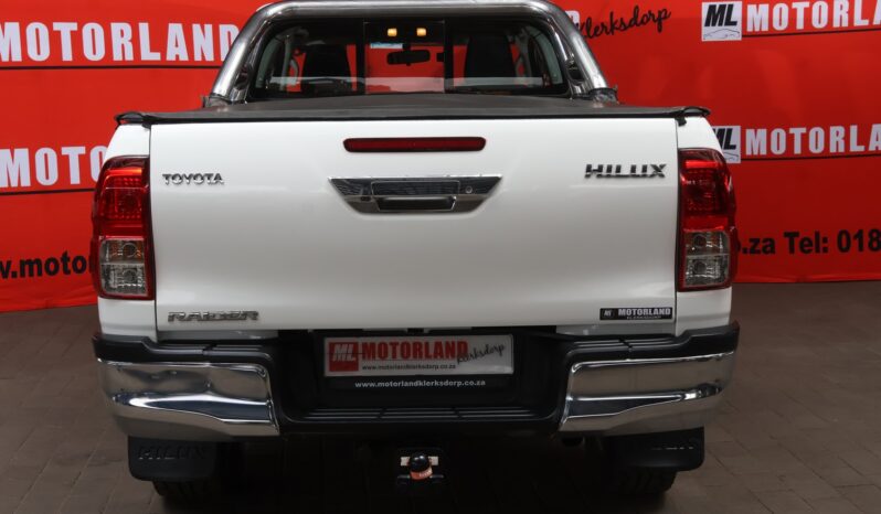 2016 Toyota Hilux 2.8 GD-6 RB Raider P/U E/Cab (M) full