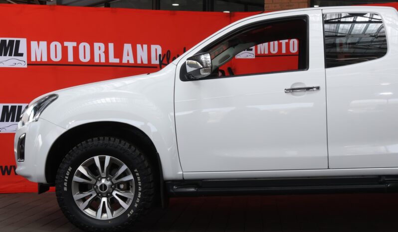 2017 Isuzu KB300 D-Teq LX A/T E/Cab full