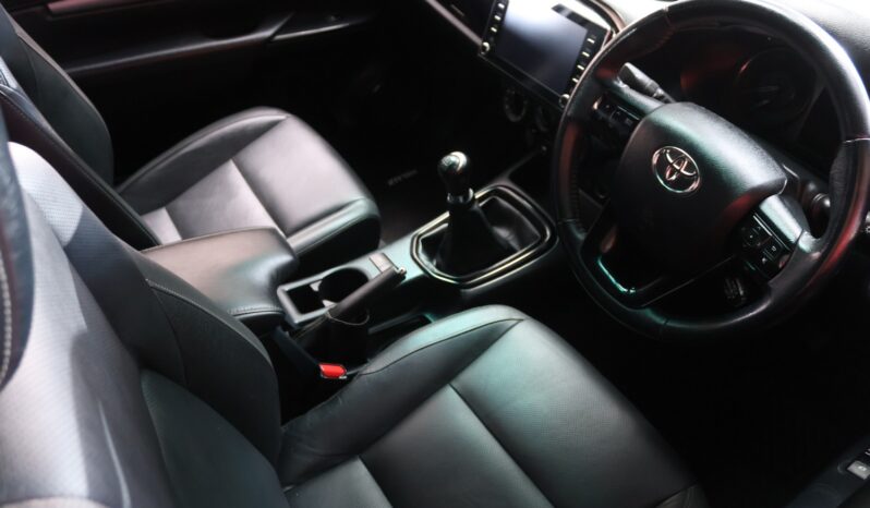 2023 Toyota Hilux 2.8 GD-6 RB Legend P/U E/Cab (M) full