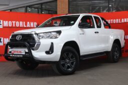2021 Toyota Hilux 2.4 GD-6 RB Raider E/Cab (M) full