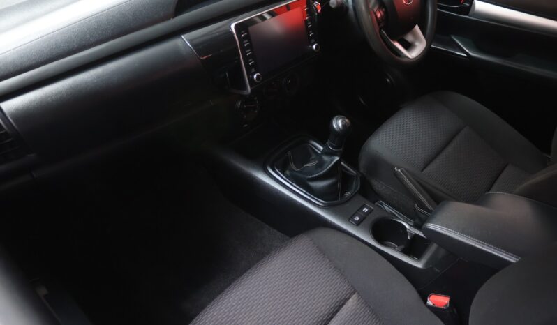 2021 Toyota Hilux 2.4 GD-6 RB Raider E/Cab (M) full