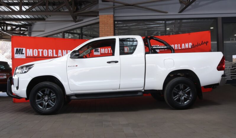 2021 Toyota Hilux 2.4 GD-6 RB Raider E/Cab (M) full
