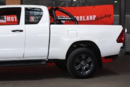 2021 Toyota Hilux 2.4 GD-6 RB Raider E/Cab (M) full